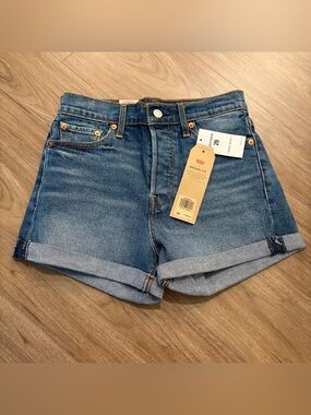 Levi’s Wedgie Fit Shorts